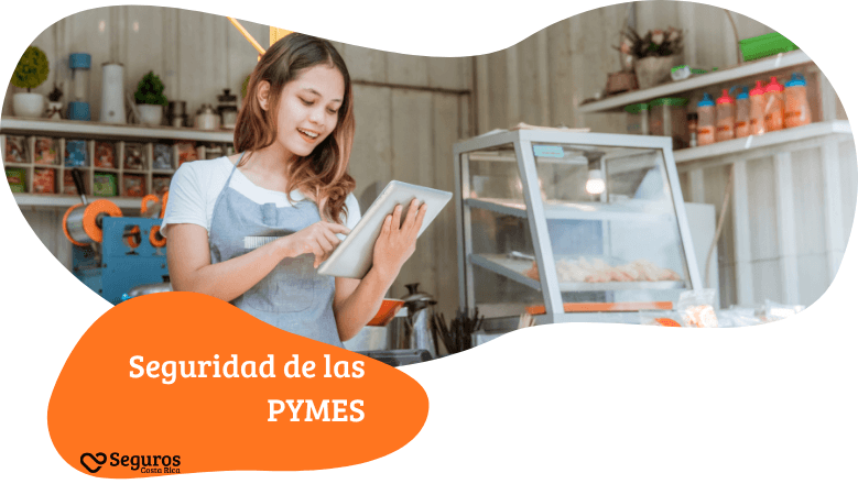 Empresaria revisando los seguros para PYMES en Costa Rica para proteger su negocio